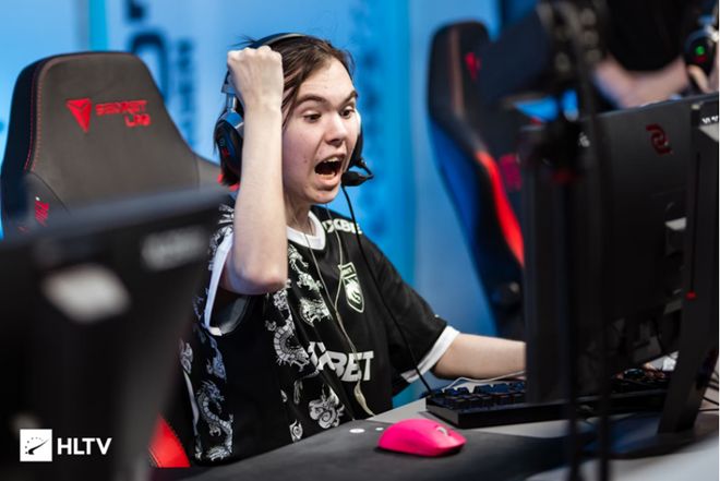 后冠军奠定 后冠军奠定