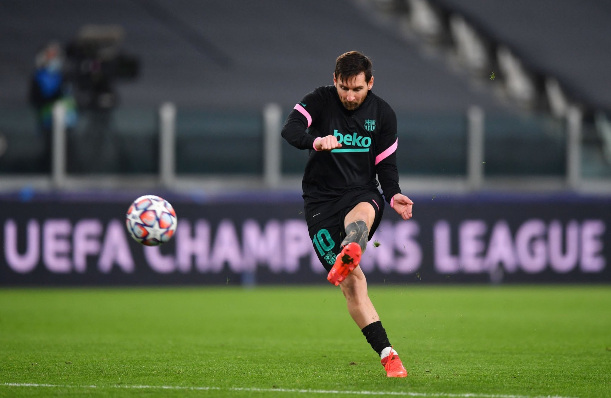 12亿美元 12亿美元